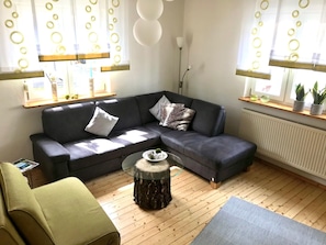 Ferienwohnung 3 An der Rodach im EG mit Naturmaterialien eingerichtet-Wohnzimmer EG_W3