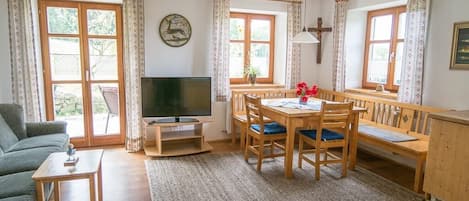 Ferienwohnung Bauerngarten (70qm) mit Sonnenterrasse-Wohnküche