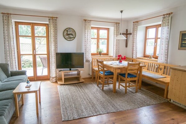 Ferienwohnung Bauerngarten (70qm) mit Sonnenterrasse-Wohnküche