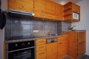 Ferienwohnung 4 mit Waschbecken aus Stein