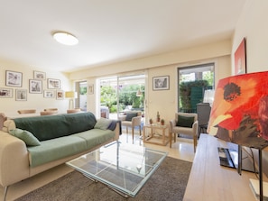 living room open on the south terrace