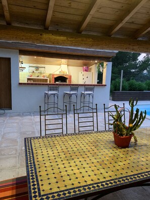 Outdoor dining