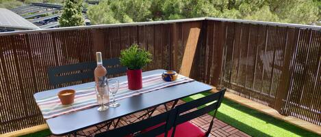 Terrasse sans vis a vis - ensoleillée le matin, ombragée l'après midi