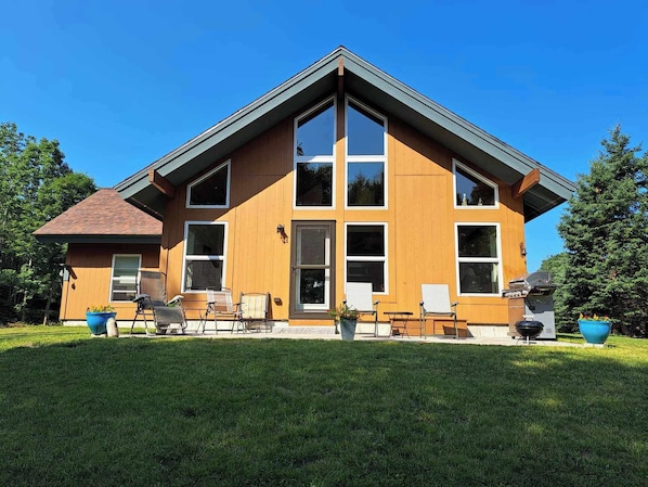 house facing Smalls Cove
