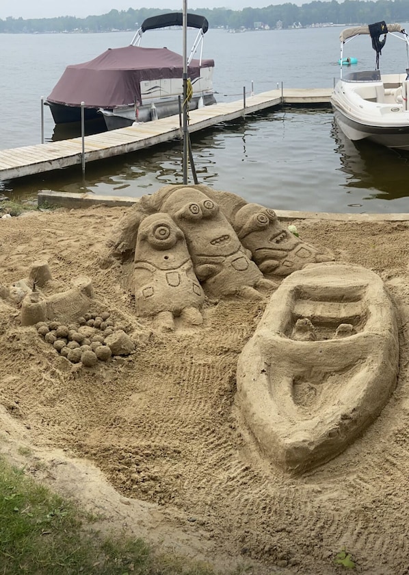 Even the minions love the lake 
