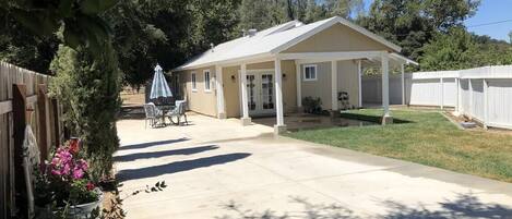 Private driveway and front of Guest house