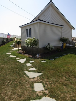 Stepping stones to cottage from the driveway