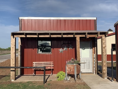 sleeps 4 SILVER SPUR CABIN Explore Wichita Mountains WiFi Netflix Cache Lawton