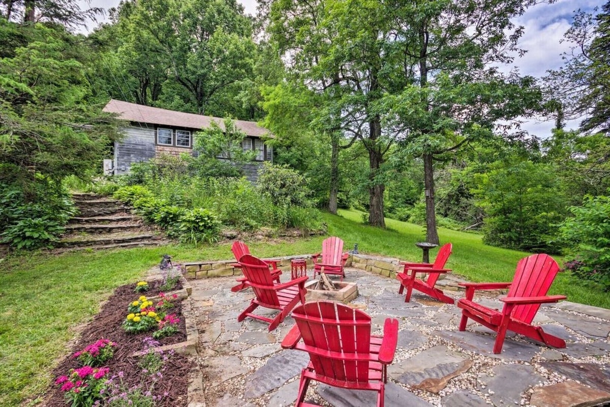Historic Cabin in Little Switzerland w/Fire Pit-Walk to village and shops!