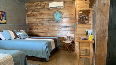 Rojo Buffalo Cabin at The Lazy Buffalo Wichita Mountains, Cache Medicine Park 