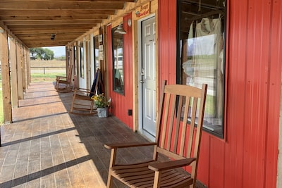 Rojo Buffalo Cabin at The Lazy Buffalo Wichita Mountains, Cache Medicine Park 