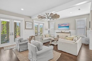 Open Concept Living with Plenty of Seating