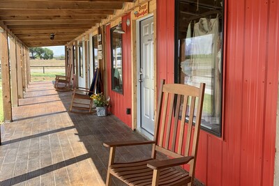 Rustic Elegance Lazy Buffalo CABIN Hike the Wichita Mountains, Handicap King Bed