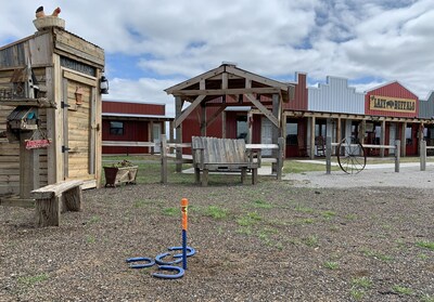 Rustic Elegance Lazy Buffalo CABIN Hike the Wichita Mountains, Handicap King Bed