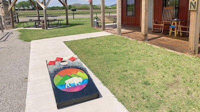 Rustic Elegance Lazy Buffalo CABIN Hike the Wichita Mountains, Handicap King Bed