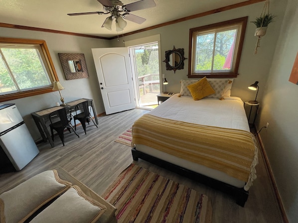 Nice size room with Queen bed, desk/table, TV and seating area.