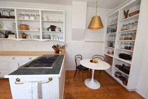 Fully outfitted kitchen with lots of counterspace and a lovely breakfast table. 