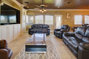 Living Room | Free WiFi | Smart TV | Central A/C | Twin Bed w/ Twin Trundle