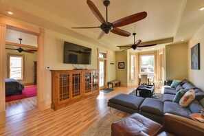 Living Room | Smart TV