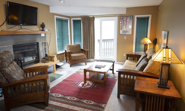 Furniture, Indoors, Living Room, Couch, Screen