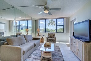 The living room has large flat screen TV and dvd player for family movie night.  Get the popcorn popping!