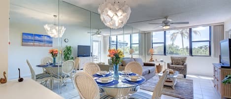 Open light and bright. Everything you need for a great vacation!