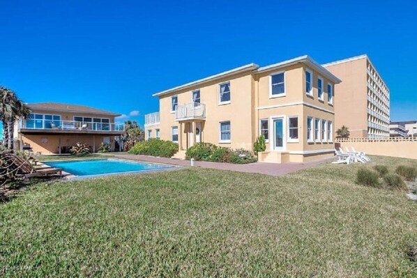 Secluded Private Resort directly on beach  5/6 BdRm 4 Baths