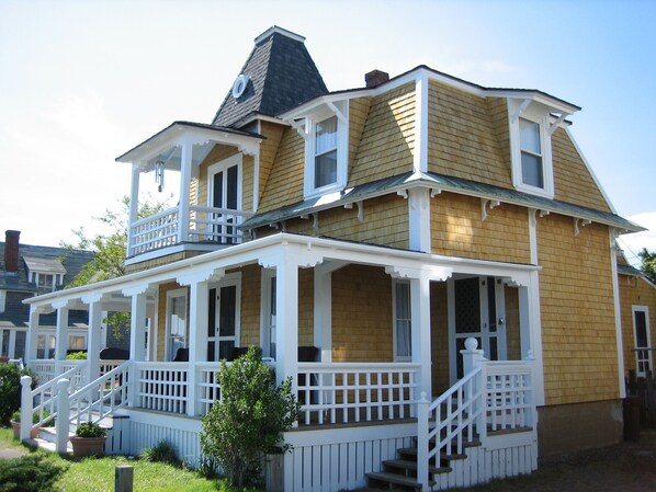 Oblique view of the house