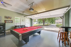 Game Room (Garage) | Pool Table | Dartboard | Yard Games