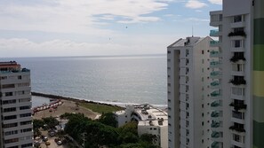 APARTAMENTO MODERNO FRENTE A EL MAR