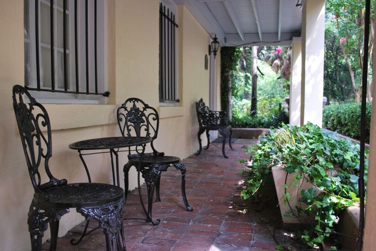 Garden Suite at the Whitaker Mansion