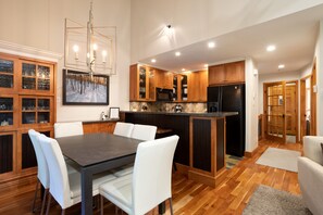 Dining area seats 6 guests