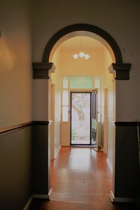 Classic Colonial home, walk to the CBD