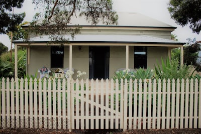 Classic Colonial home, walk to the CBD