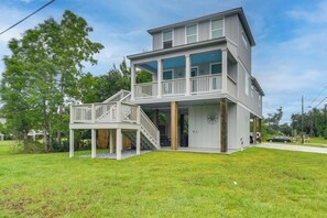Exterior | Stairs Required | Driveway Parking (2 Vehicles)