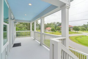 Covered Patio | Walk to Beaches
