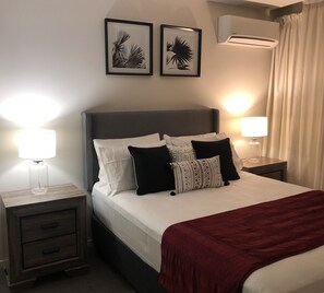 Main Bedroom, Queen En-suite 