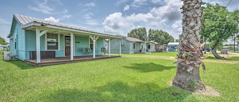 Channel your inner ocean-loving self at this 2-bedroom, 1-bath home in Seadrift!