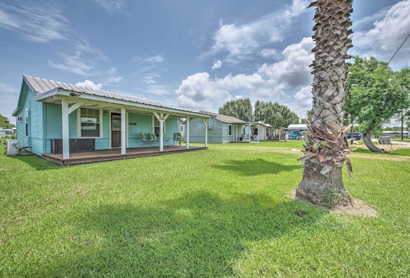 Channel your inner ocean-loving self at this 2-bedroom, 1-bath home in Seadrift!