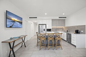 Kitchen/Dining (2)