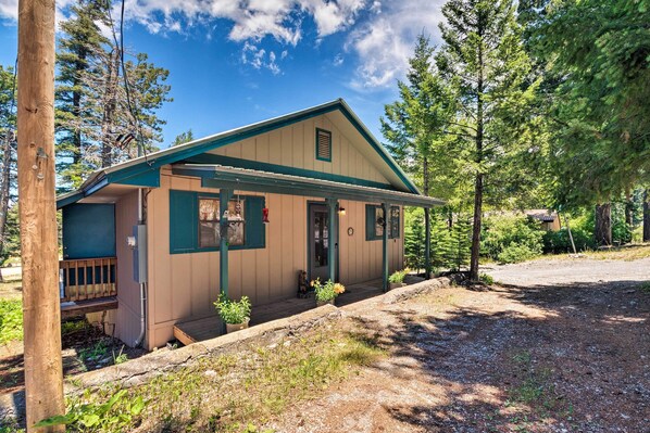 Cloudcroft Vacation Rental | 2BR | 1BA | 700 Sq Ft | Step to Enter