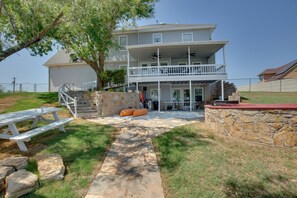 Exterior | Ping Pong Table | Kayaks | Picnic Table