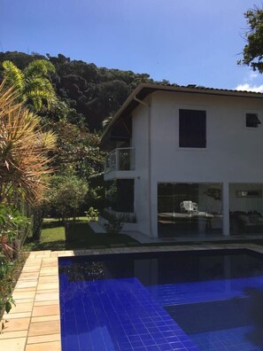 Vista da prainha da piscina