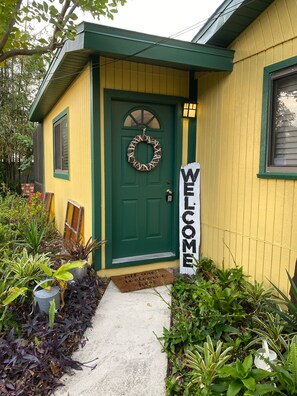 Private entrance, and lock box.