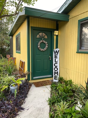 Private entrance, and lock box.