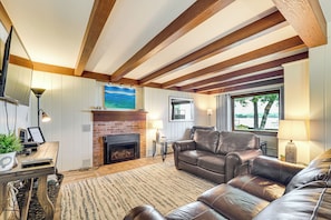 Living Room | Smart TV