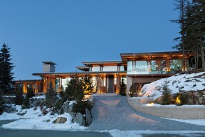 Welcome to Eagle's Nest, an unparalleled architectural masterpiece