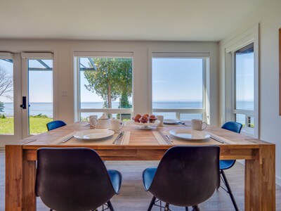 *Ocean Beach - New elegant private 2 bdr suite by the sea*