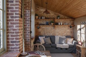 Ground Floor: Cosy living space