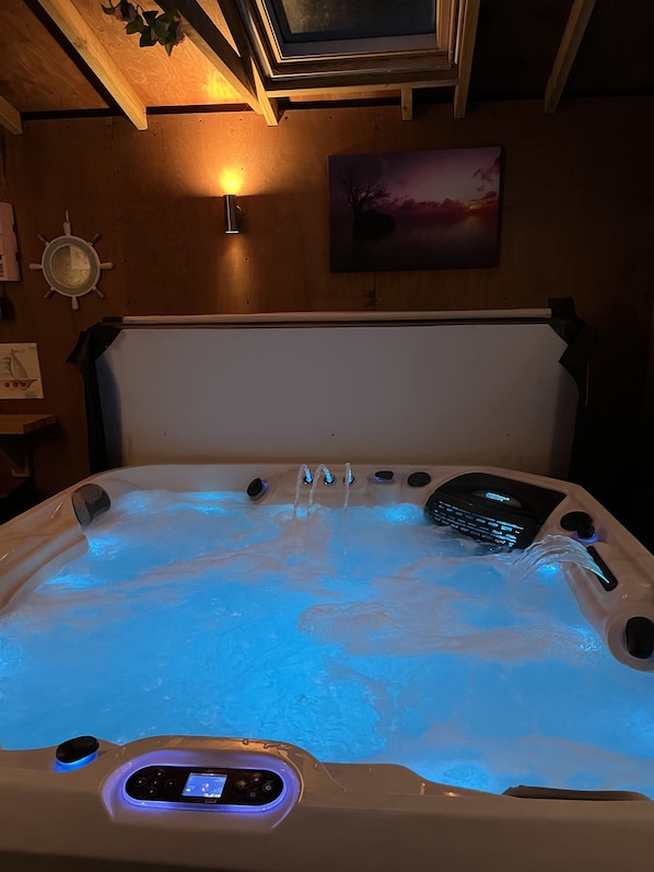 Fantastic hot tub